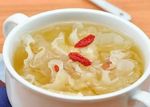 银耳的功效与作用 银耳能清热生津润肺止咳