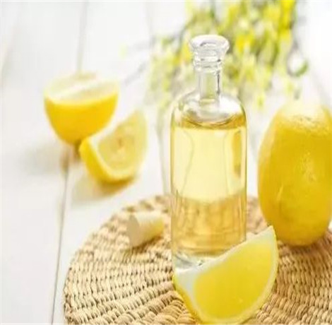 什么精油美白效果好 	追求美白效果就用这几种精油