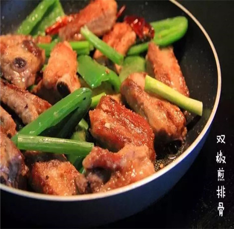 双椒排骨的做法 排骨的新做法下饭第一名