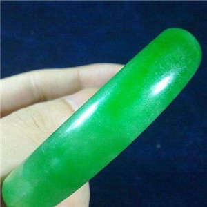 翡翠c货的5大鉴定特征 用肉眼就能区分