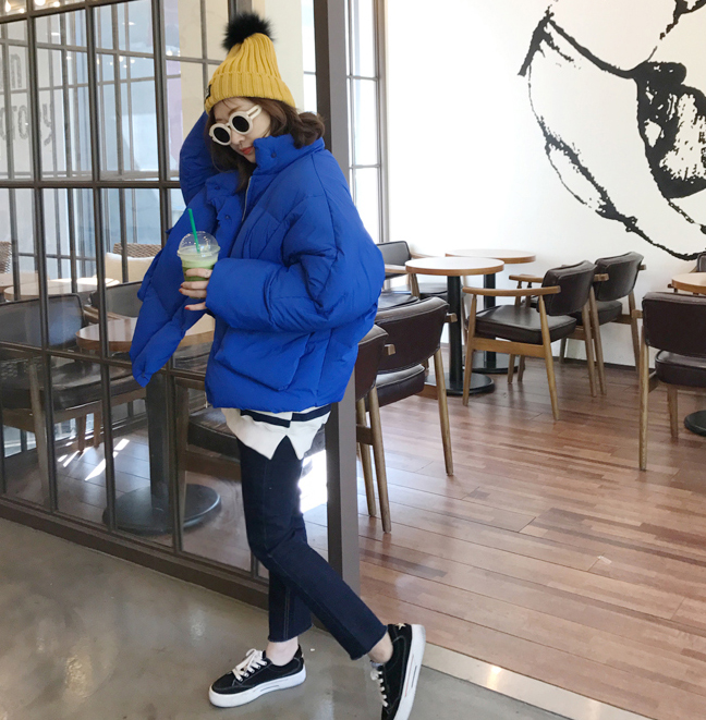 蓝色羽绒服怎么搭配 瞬间打破冬日的沉闷感