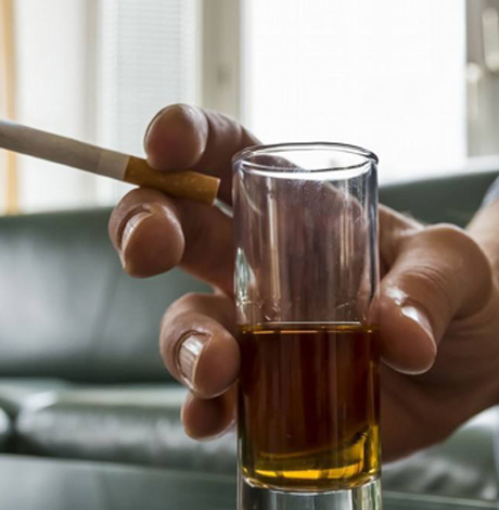边喝酒边抽烟的危害性 这6大危害你可知