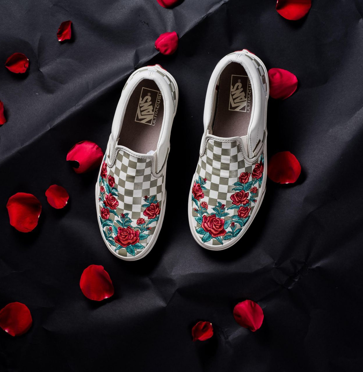 Vans 释出“Rose Embroidery”系列