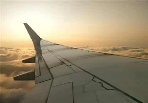 梦到飞机在空中**