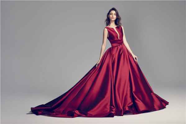 NICOLENICOLE + FELICIA2018春夏婚纱系列 经典与创新的绝美嫁衣-第5张图片-创载好文