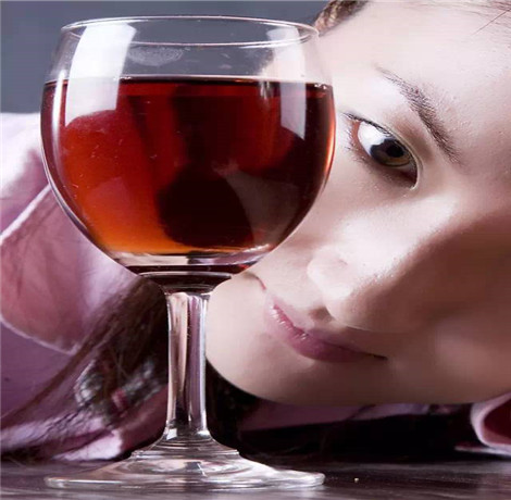 红酒鉴定真假的方法 怎么简单的鉴定红酒