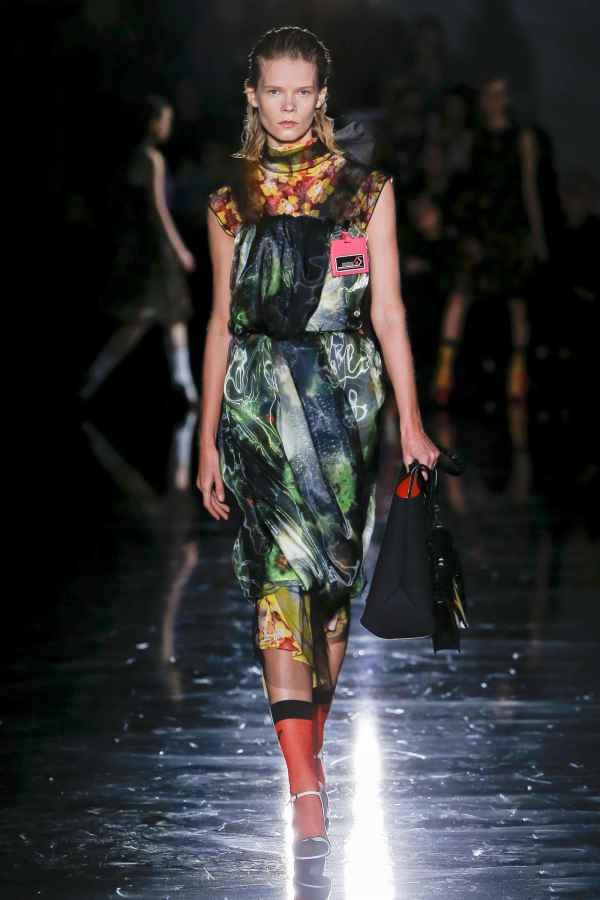 Prada2018秋冬米兰时装周 文艺复古-第8张图片-创载好文