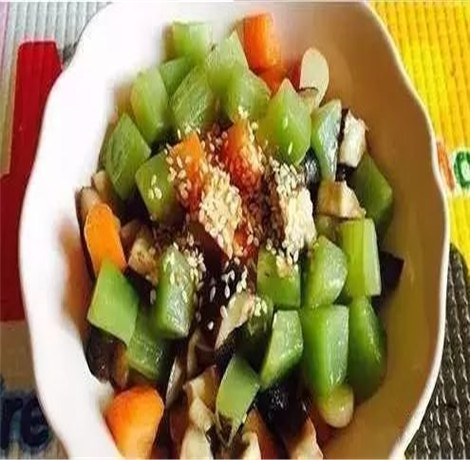 吃莴笋的做法及功效 吃莴笋对降三高非常棒