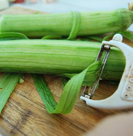 怎么去除丝瓜的土腥味 简单去掉丝瓜土腥味