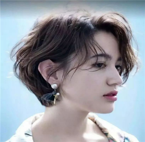 2018流行短发女 今年最流行几款女生短发发型