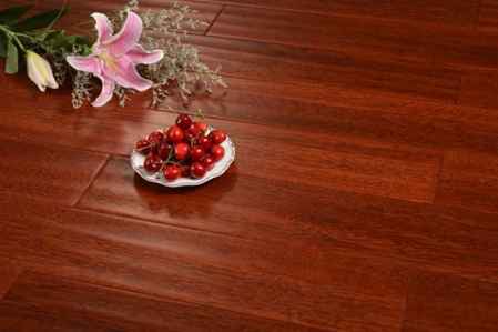 地板潮湿如何解决办法 地板潮湿如何解决办法