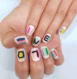 2018可爱美甲图片 18年依旧做一个小可爱