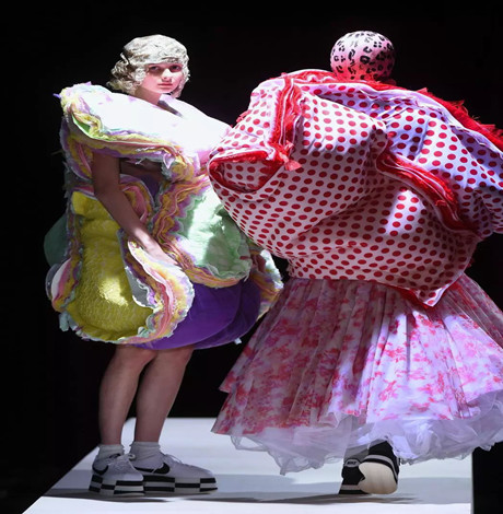 COMME des GARCONS2018秋冬巴黎时装秀