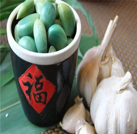 腊八蒜的功效与作用 蒜这样泡效果简直翻倍