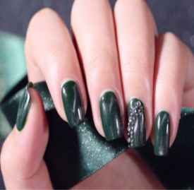 猫眼美甲的做法 来自银河的猫眼美甲