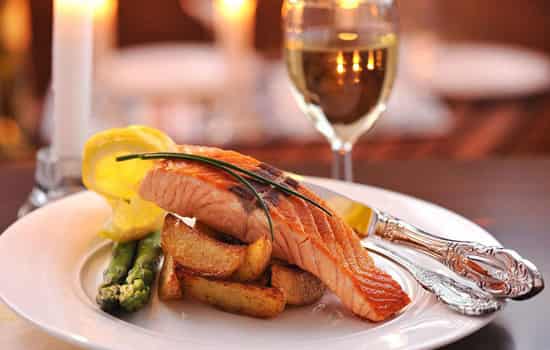 三文鱼刺身配什么酒 刺身料理配白葡萄酒的好