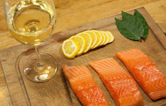 三文鱼刺身配什么酒 刺身料理配白葡萄酒的好