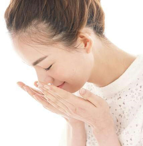 如何正确卸妆 怎样使用卸妆水