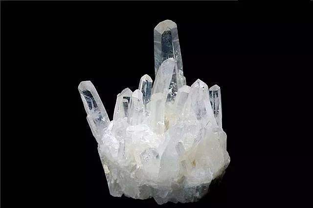 水晶的晶体怎么形成的