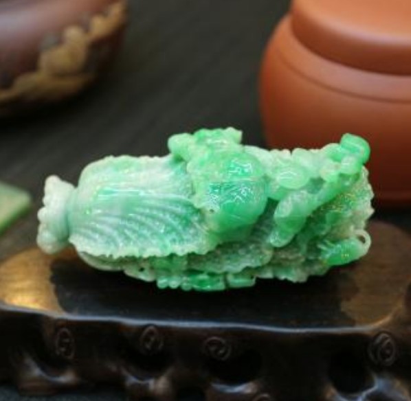 翡翠白菜适合年轻女孩带吗 翡翠白菜适合的人群