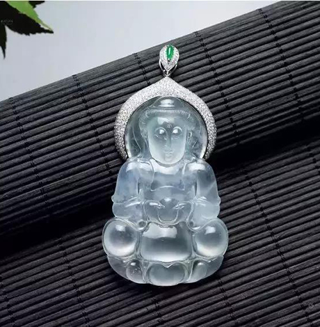 如何挑选翡翠观音吊坠