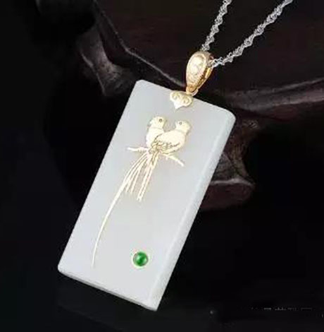 和田玉对身体有哪些好处 和田玉千足金吊坠价格受什么影响