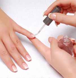 美甲涂抹顺序 指甲的修剪方法