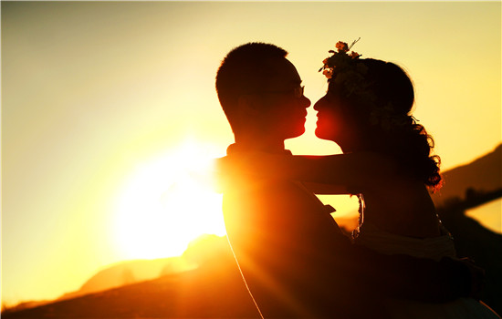 异地恋怎么让男朋友更加爱你 5ea3d46d13755_550_0.jpg