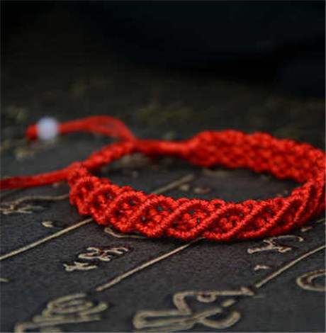 红绳怎么打结可以伸缩 红绳手链可以戴着洗澡吗