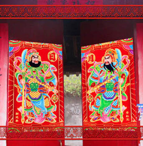 贴门神的同时需要贴对联吗 门神和对联贴在一起有什么说法