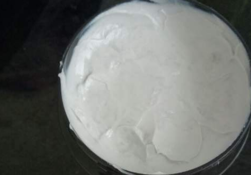 用了发泥需要当天晚上洗掉吗 发泥和发蜡哪种好