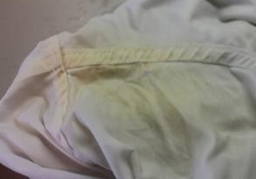白色t恤发黄怎么洗才能发白 白色t恤怎么避免发黄