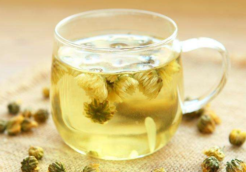 菊花茶可以去除口臭吗 黄菊花茶和白菊花茶哪个更护肝