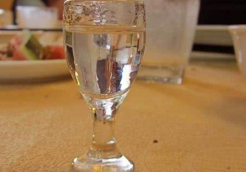 白酒带点苦味是好酒吗 ​白酒老酒为什么要醒酒