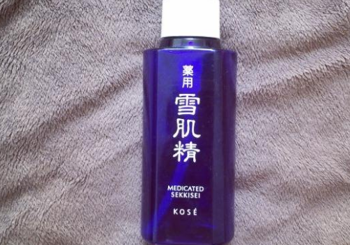 雪肌精盈润乳液好用吗  适合油皮吗