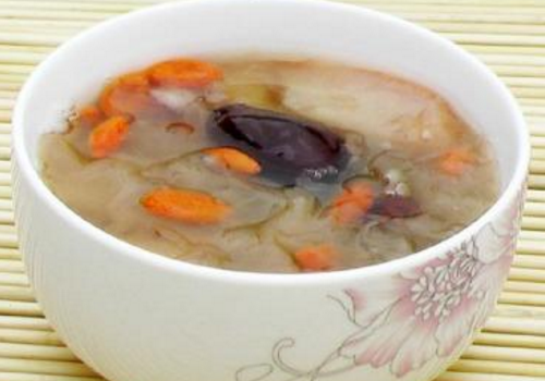 天生黑眼圈应该怎么治 做适量的有氧运动