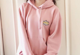 卫衣穿大点好看吗 搭配什么外套