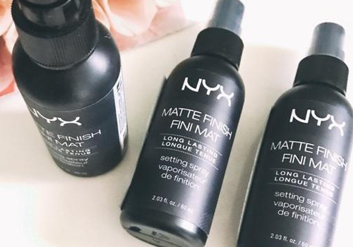 nyx定妆喷雾混干混油的用法 黑白的区别
