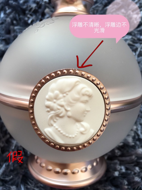 laduree拉杜**瓣腮红真假辨别图对比较