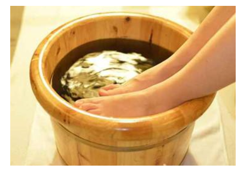 睡前泡脚为什么睡觉会冒汗 怎样泡脚才更有效