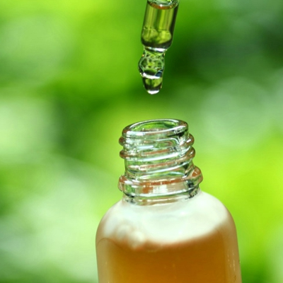 精华液的正确涂抹方法 高浓度的用了需要清洗吗