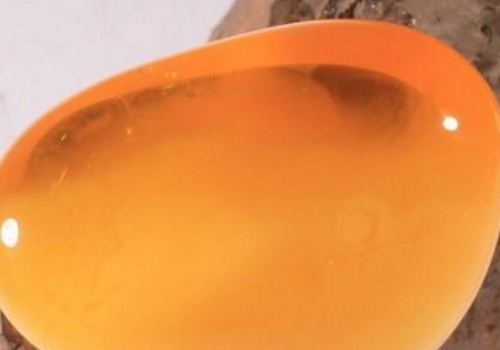 琥珀蜜蜡怎么鉴别真假 哪里产的好