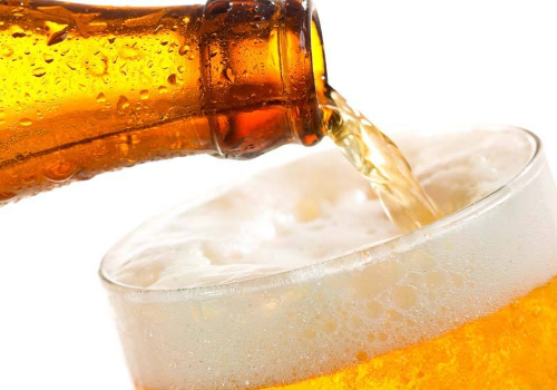 怎么倒啤酒没有泡沫 ​倒啤酒为什么会起沫
