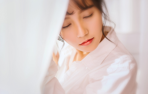 白衬衣被染色了怎么洗掉 白衬衣染色如何漂白