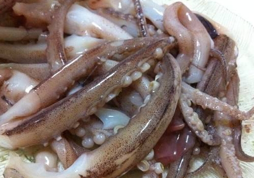 鱿鱼须怎么处理 ​鱿鱼须上面的吸盘可以吃吗