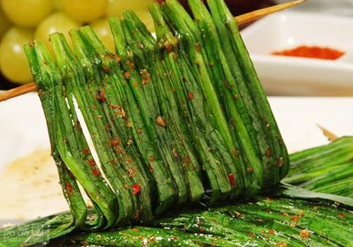 韭菜蜂蜜一起吃会怎样 ​蜂蜜和韭菜要间隔多久能吃