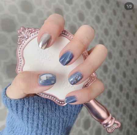 深邃神秘的灰蓝色美甲图片大全