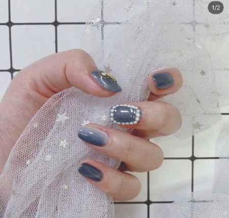 深邃神秘的灰蓝色美甲图片大全