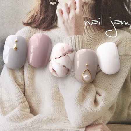 温柔好看的冬季美甲配色方案