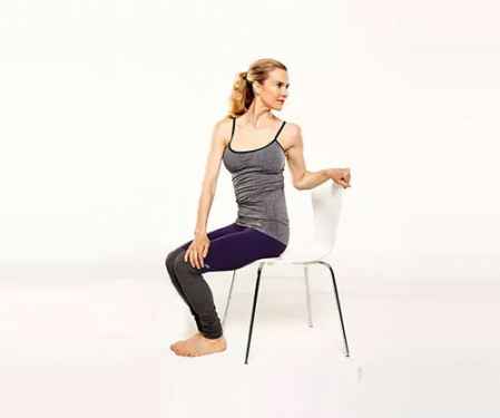 办公桌前的5个瑜伽动作 缓解肩颈酸痛